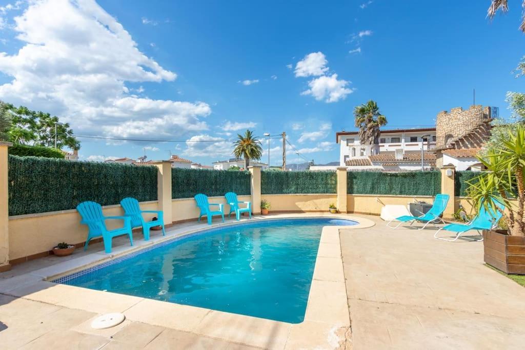 S46-Casa De Vacaciones Climatizada Con Piscina, En El Centro Junto Al Mar, Barbacoa Y Wiifi Empuriabrava Extérieur photo